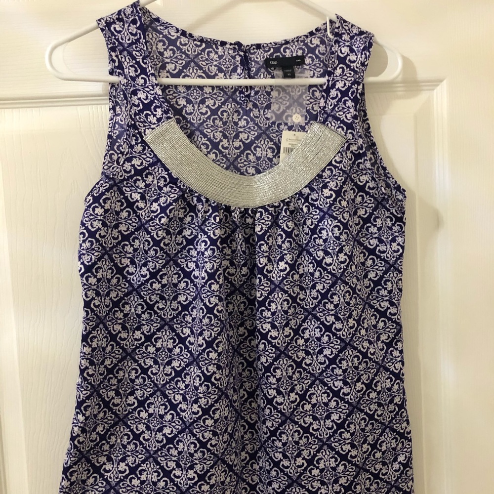 Brand new Gap top (NWT)